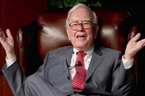 Warren Buffett praises Tim Cook, slams companies that exaggerate their earnings, and underlines the ..