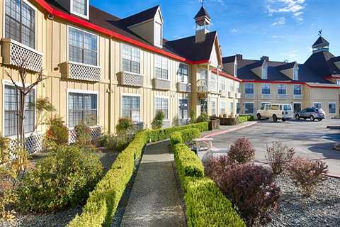Unique Shopping and Dining Experiences Near Inn & Suites in Northern California