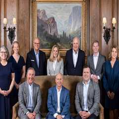 How A Commercial Real Estate Lawyer Can Support Personal Wealth Management In Oak Forest